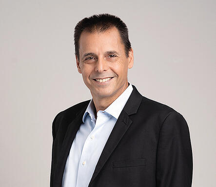 רונן אגסי, מנכ"ל מגדל: "עניין הפרישה מהעבודה יהיה שונה בעתיד. הקריירות יתארכו, אנשים  ימשיכו לעבוד ולהשתכר לאורך זמן אחרי גיל הפנסיה. רבים בסקר אמרו שלא ייצאו לפנסיה כי יצטרכו את הכסף" | צילום: NICKY WESTPHAL