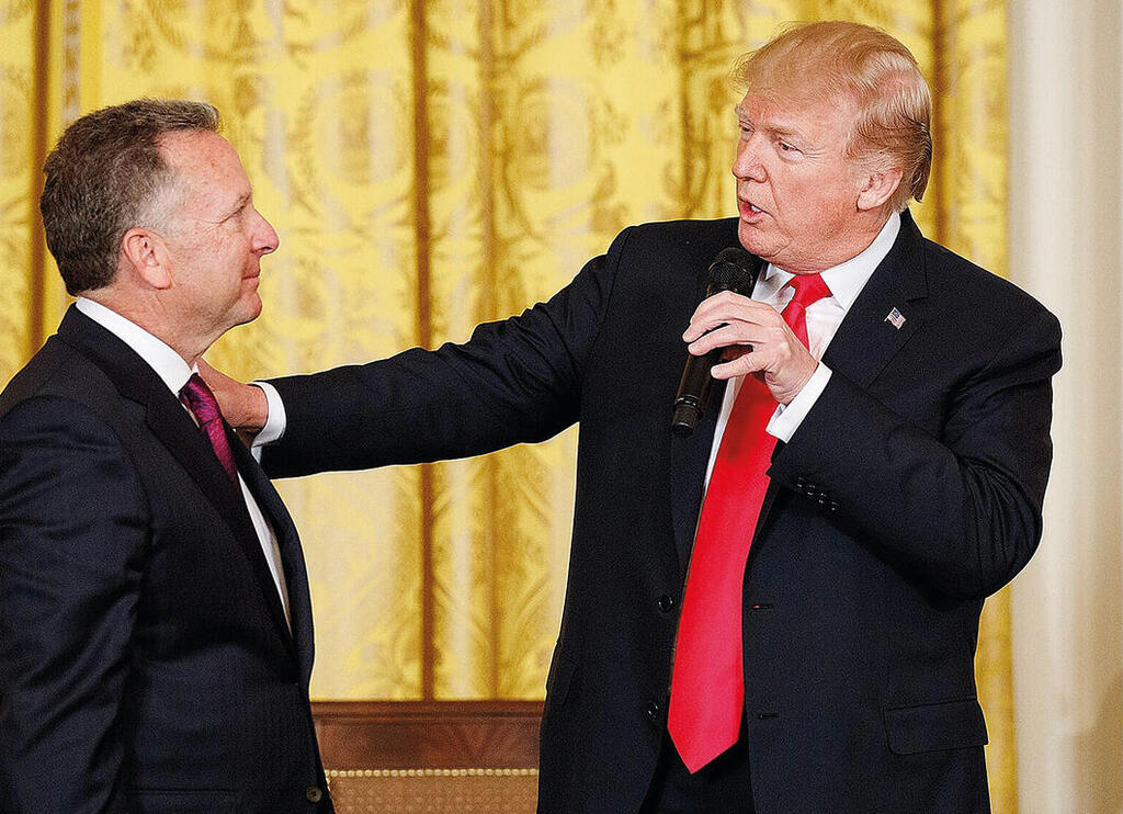 טראמפ עם וויטקוף. ישראל חוששת שהם יסתפקו בפירוק סמלי של חמאס, שיניח כמה רקטות מול המצלמות | צילום: AP/Evan Vucci