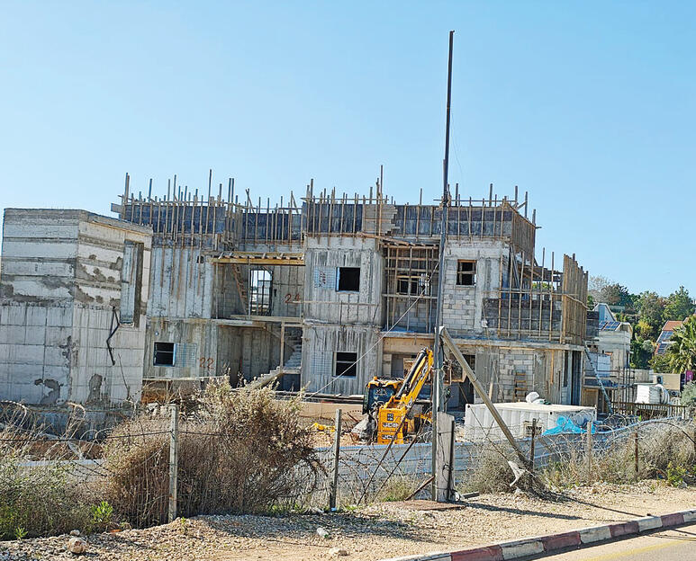 בנייה חדשה בפדואל השבוע. דרך להתמודד עם אסון מחירי הדיור במרכז הארץ | צילום: בועז העצני