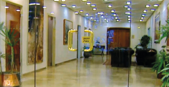 לשכת ראש הממשלה. מי נכנס לחדר, מי מקבל מסמך, מי נחשף לשיחה