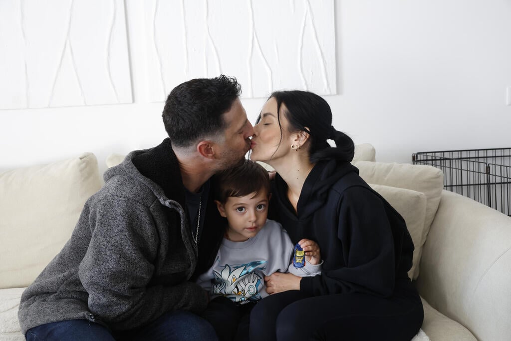 Our love is not perfect, but it is real, deep and full of hope (Photo: Ziv Koren) אלקנה בוחבוט, ביחד עם אשתו רבקה ובנו ראם