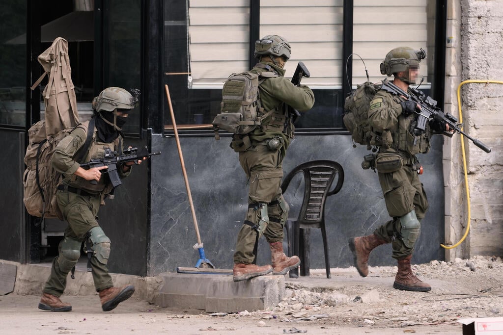 Israeli forces operate in Qabatiya (Photo: AP Photo/Majdi Mohammed) כוחות צה"ל בקבאטיה