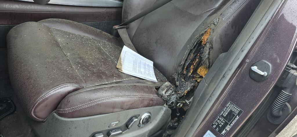 A car torched in Givot Bar over the weekend (Photo: Meir Even Haim) תיעוד מהצתת רכב ביישוב גבעות בר