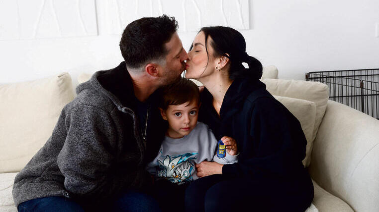 "אני קם בבוקר, וחי משעה לשעה, עם זיכרונות של מוות, מנהרות ומחבלים". עדיין לא שלם