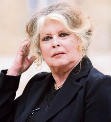 בפריז, .2007 כוכבת עבר נשכחת