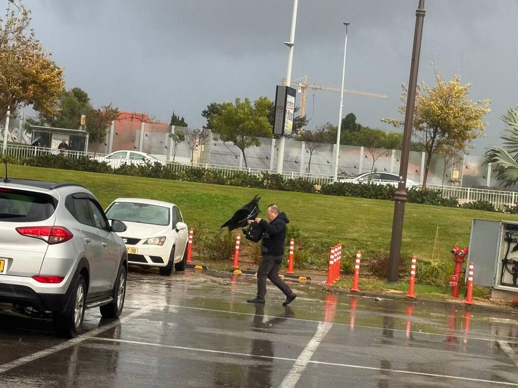 Strong winds in Hadera (Photo: Eitan Glikman) גשם בחדרה