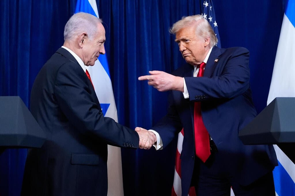 Prime Minister Benjamin Netanyahu and President Donald Trump (Photo: AP Photo/Alex Brandon) רה"מ נתניהו ו דונלד טראמפ ב מסע"ת ב מאר א-לאגו