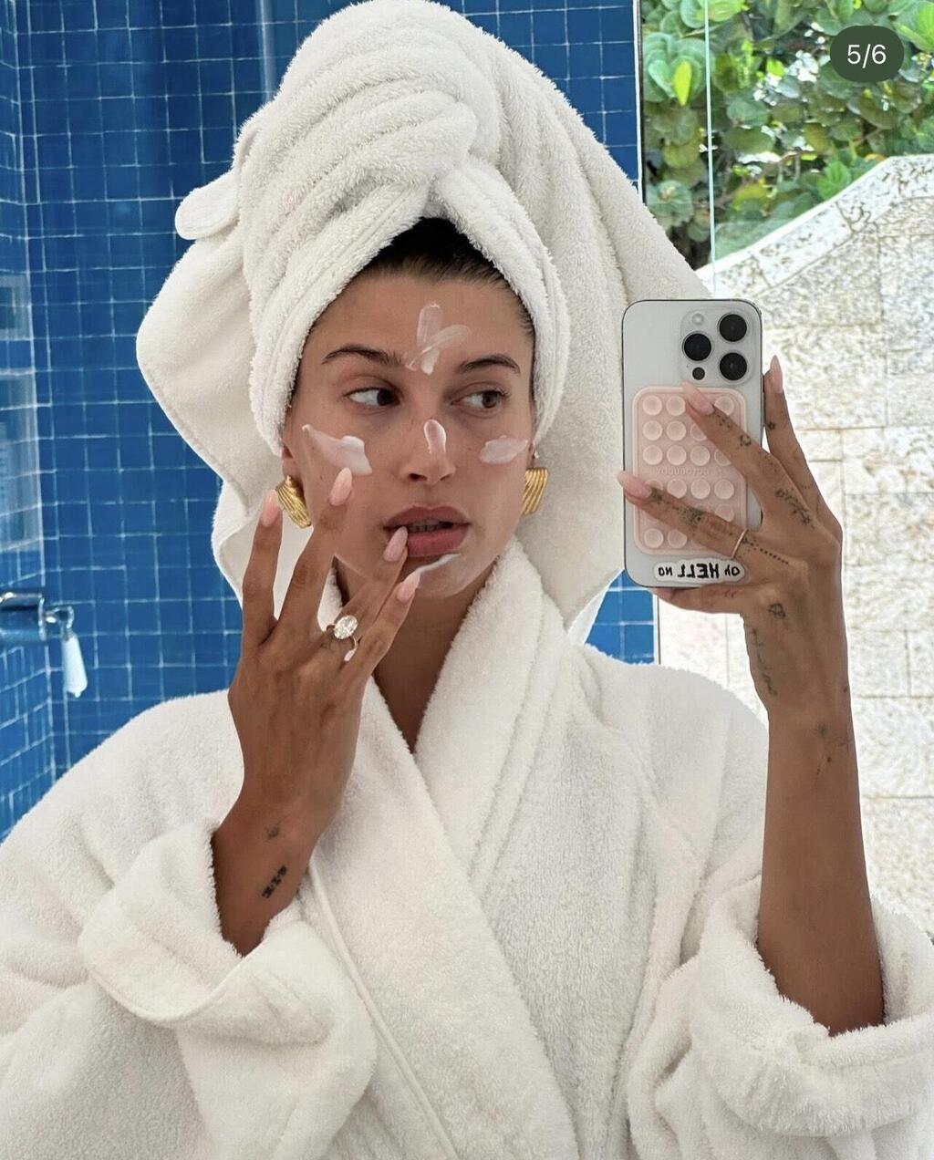 היילי ביבר מקדמת מוצרי קוסמטיקה תוצרת דרום קוריאה