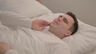 כאבי שיניים בלילה