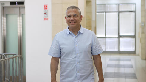 ינון מגל לא מתנצל על דבריו שעוררו סערה: „החרגתי משפחות חטופים”