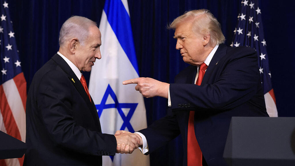 טראמפ ונתניהו. "הוא ר"מ של מלחמה, ובקרוב ננצח" (צילום: JOE RAEDLE / GETTY IMAGES NORTH AMERICA / AFP) נשיא ארה"ב דונלד טראמפ