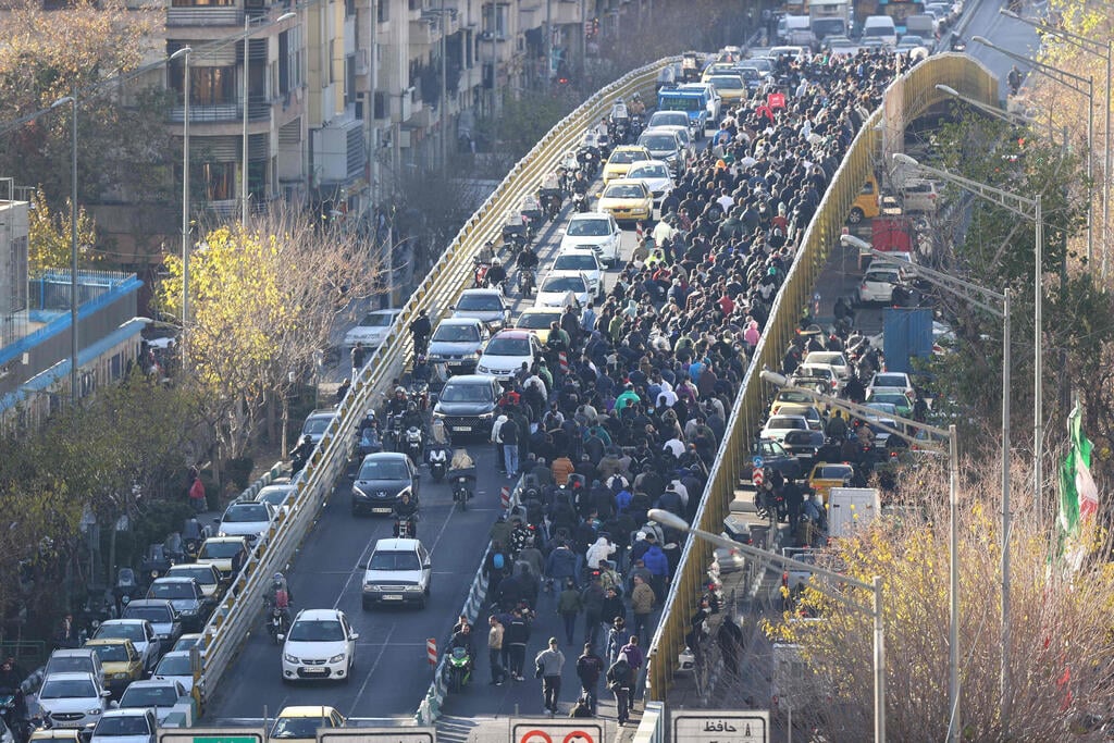 Photo: HANDOUT / FARS NEWS AGENCY / AFP מפגינים ב טהרן איראן נגד המצב הכלכלי