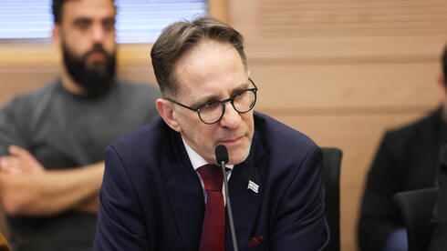 Court reinstates travel ban on Netanyahu chief of staff in ‘night meeting’ probe