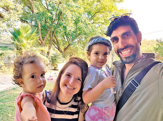 יששכר עם אשתו וילדיו