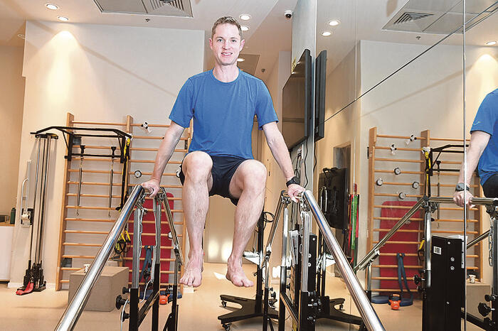 ״בימים הראשונים הייתי סיעודי לגמרי". שיזף במהלך השיקום