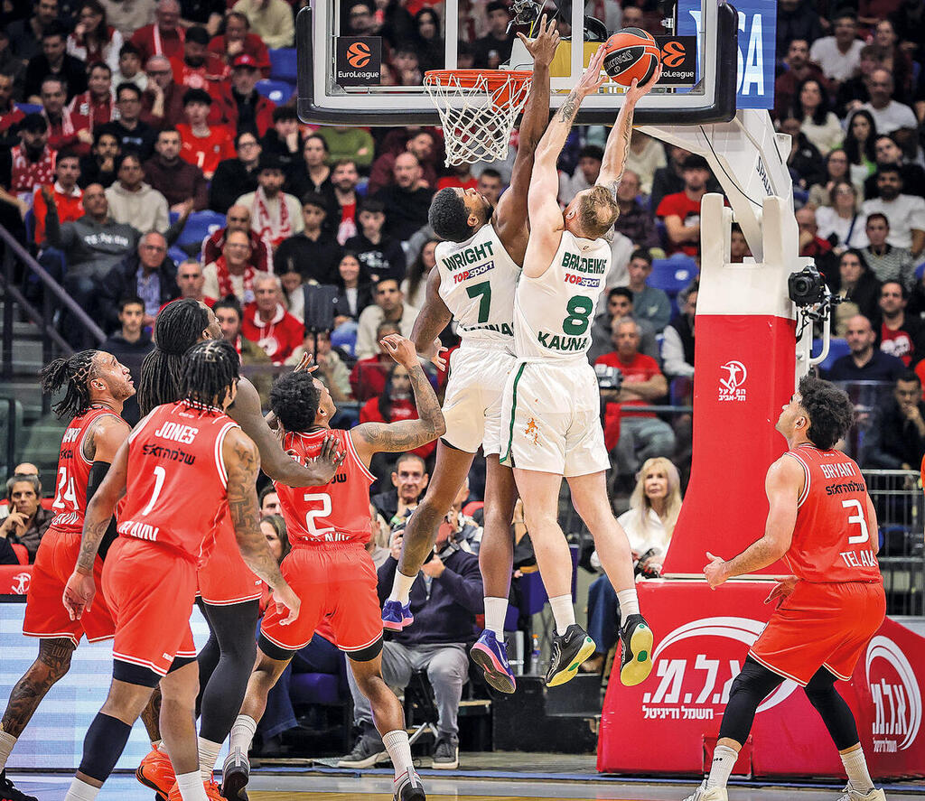 כמו בערב כולו, הליטאים מעל האדומים, אתמול בהיכל