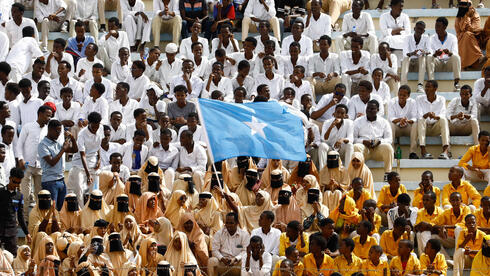 Tens of thousands of Somalis protest Israel