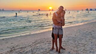 אריק רוזנטל ואשתו, אפרת