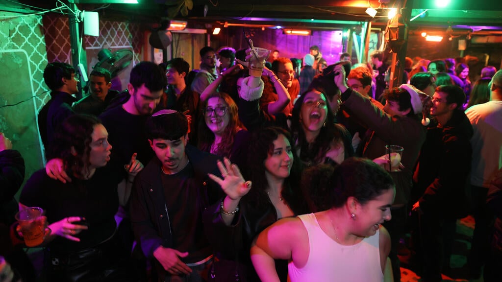 Bringing in the New Year in Jerusalem (Photo: Alex Kolomoisky) חגיגות השנה החדשה בירושלים