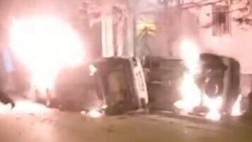 Iran protests against the regime: vehicles burn in Azna near a police station איראן הפגנות נגד המשטר כלי רכב בוערים ב אזנה ליד תחנת המשטרה