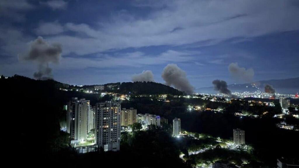 Mushroom clouds in Venezuela פיצוצים בעיר הבירה של ונצואלה