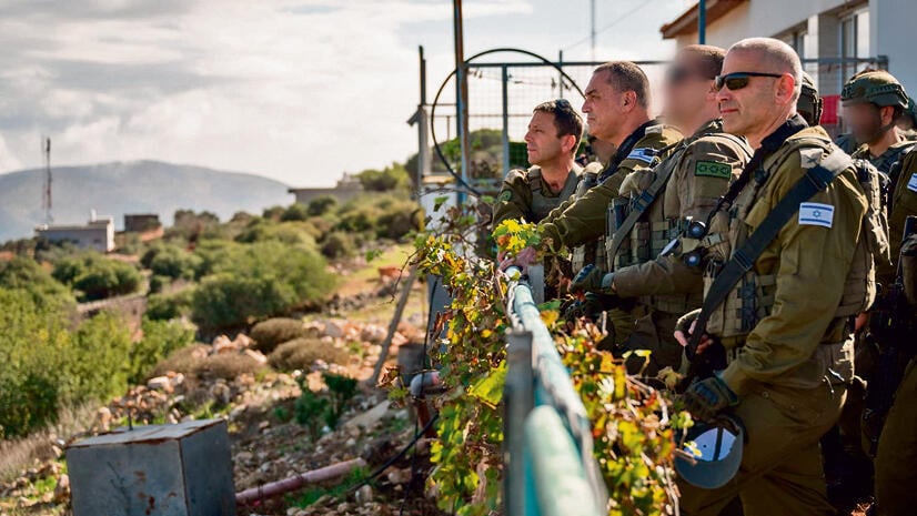 IDF chief Eyal Zamir with military generals in the West Bank (Photo: IDF) צפי להצבת גדוד נוסף אחד בצפון השומרון. הרמטכ”ל בסיור במרחב מנשה