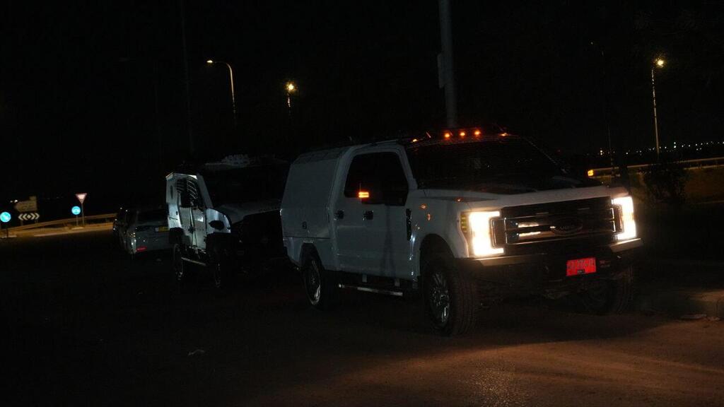 Security forces in Tarabin on Saturday night (Photo: Tomer Shonam Halevi) תושב תראבין נורה ע"י כוחות הבטחון