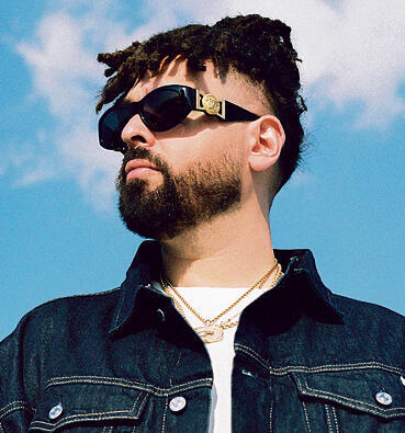 פלד. "לקבל בעיטה לפרצוף"