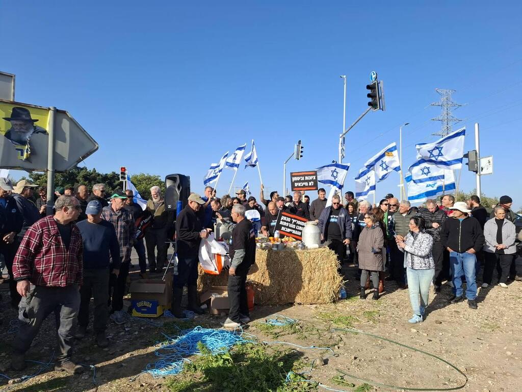 Photo: Emek Hefer Regional Council מחאת הרפתנים בצומת חפר
