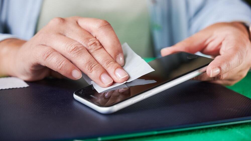 ניקוי הטלפון הנייד