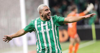 שער בכורה עם הבלונד. איתן אזולאי אמש | צילום: גיל נחושתן