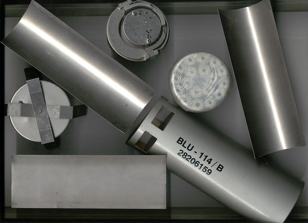 BLU-114/B 'blackout bomb' פצצת האפלה פצצת החשכה BLU-114/B