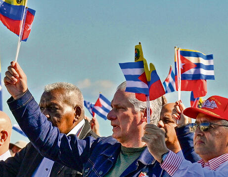 נשיא קובה מיגל דיאס-קאנל  מפגין תמיכה בוונצואלה