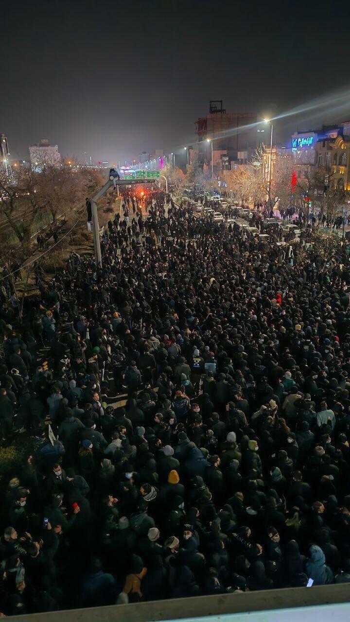 Crowds are protesting in the streets of Mashhad המונים מפגינים ברחובות משהד, איראן