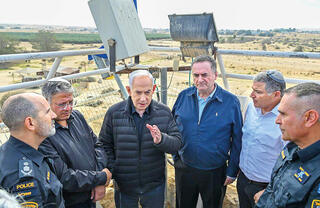 נתניהו, כ"ץ, בן גביר, זיני ולוי בסיור בנגב. כל מי שחי בנגב, עובד, או אפילו נוהג דרכו, חש חוסר ביטחון | צילום: קובי גדעון, לע"מ