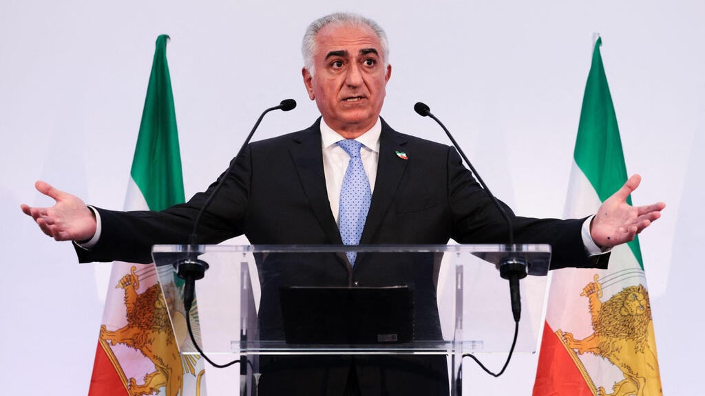 Iran’s exiled crown prince, Reza Pahlavi (Photo: Joel Saget / AFP) הנסיך רזא פהלווי, יורש העצר הגולה ובנו של השאה שהודח