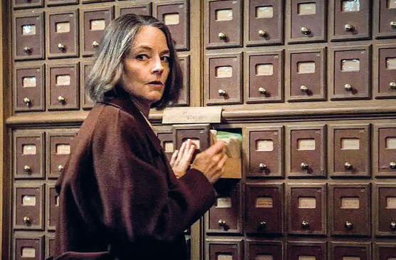 פוסטר ב"חיים סודיים". העלילה היא רק תירוץ