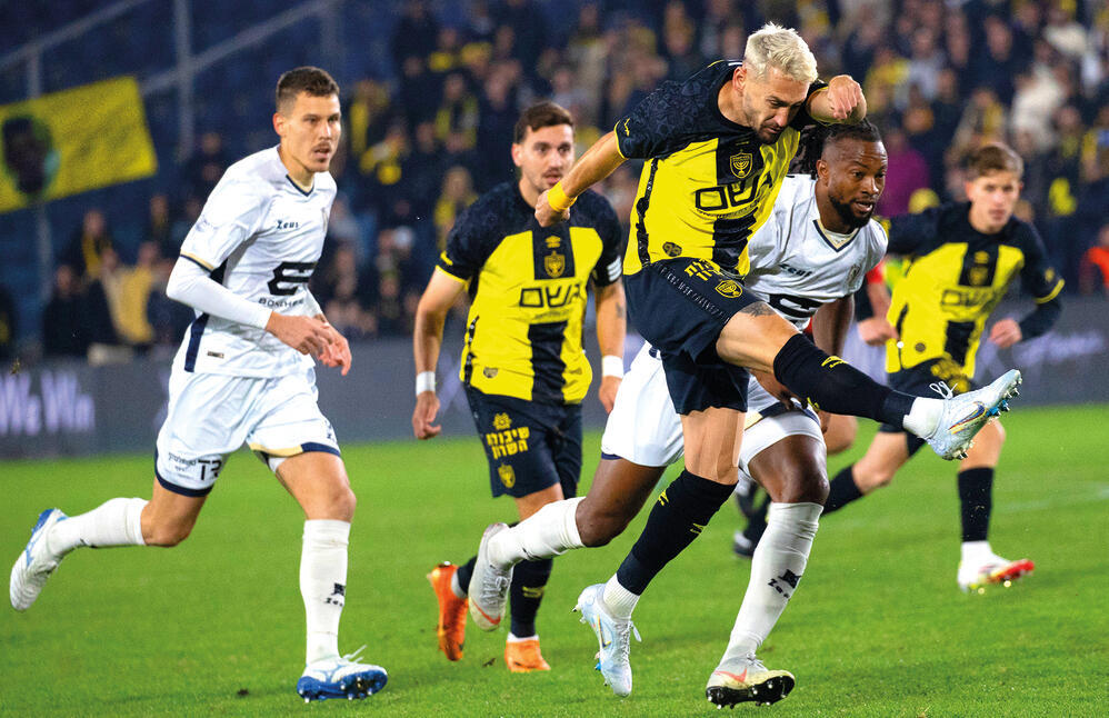 אצילי בועט לשער של ריינה בטדי (אלכס קולומויסקי) אצילי בועט לשער של ריינה בטדי