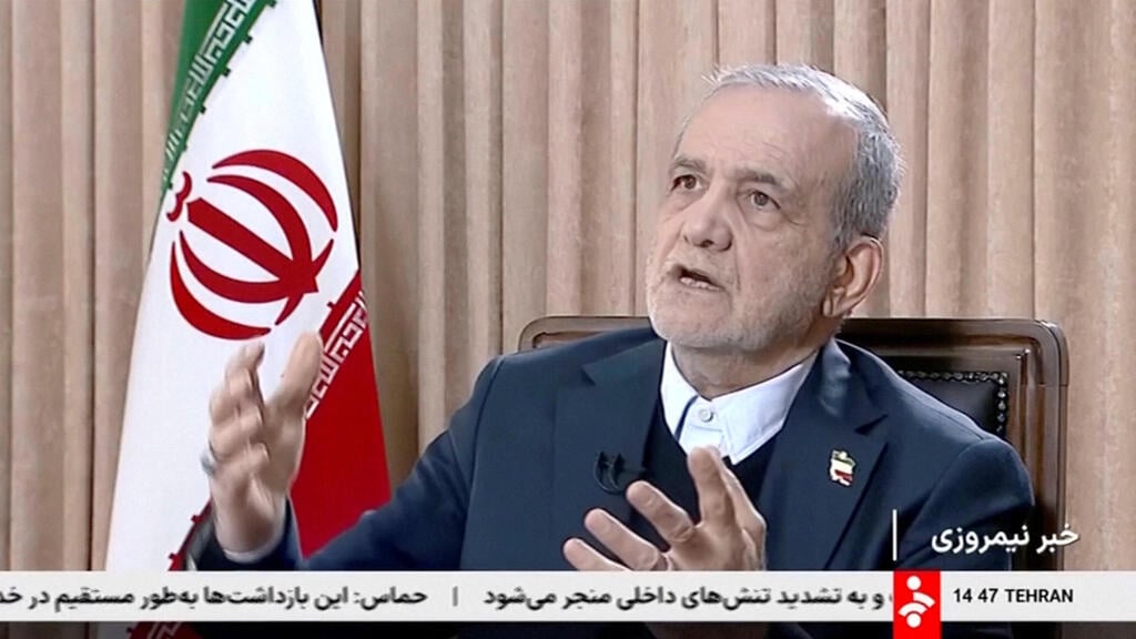 Iranian President Masoud Pezeshkian (Photo: IRIB/via Reuters TV/Handout via REUTERS) נשיא איראן מסעוד פזשכיאן מדבר ב ריאיון ב טלוויזיה הממלכתית האיראנית בעקבות הפגנות מהומות מחאה