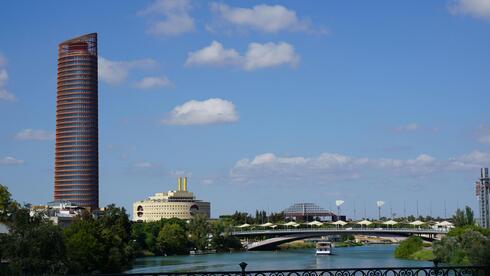 המשקיעים הישראלים שרכשו את המגדל הגבוה ביותר בדרום ספרד