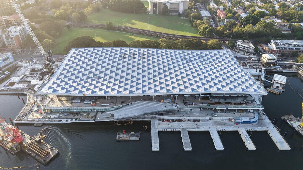 594 massive timber beams and 400 aluminum photovoltaic panels (Photo: 3XN Architects) Sydney Fish Market