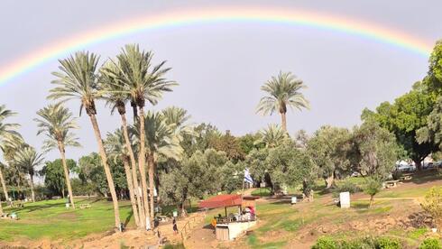 Tens of thousands visit Israeli nature reserves