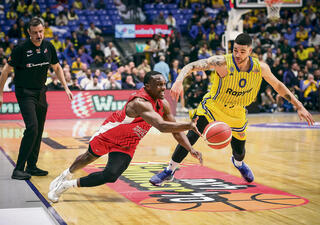 לונדברג לא נותן להארפר לזוז, אתמול