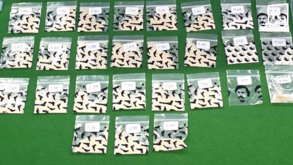 The drug bags were decorated with images of guns and Colombian drug lord Pablo Escobar. (Photo: Koh Phangan police) מעצר הישראלים בקופנגן