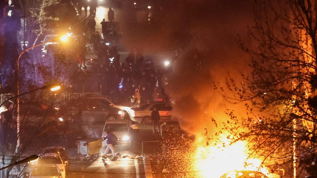Photo: Stringer/WANA (West Asia News Agency) via Reuters מפגינים ב טהרן 8 בינואר 2026 מחאה איראן