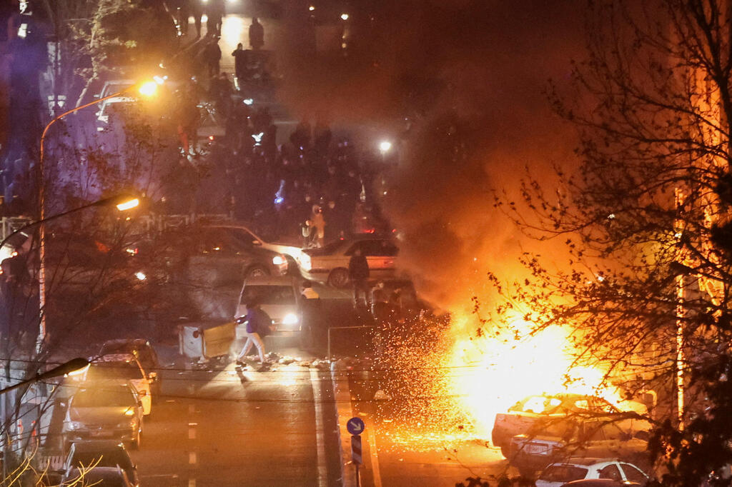 Photo: Stringer/WANA via REUTERS מפגינים ב טהרן 8 בינואר 2026 מחאה איראן