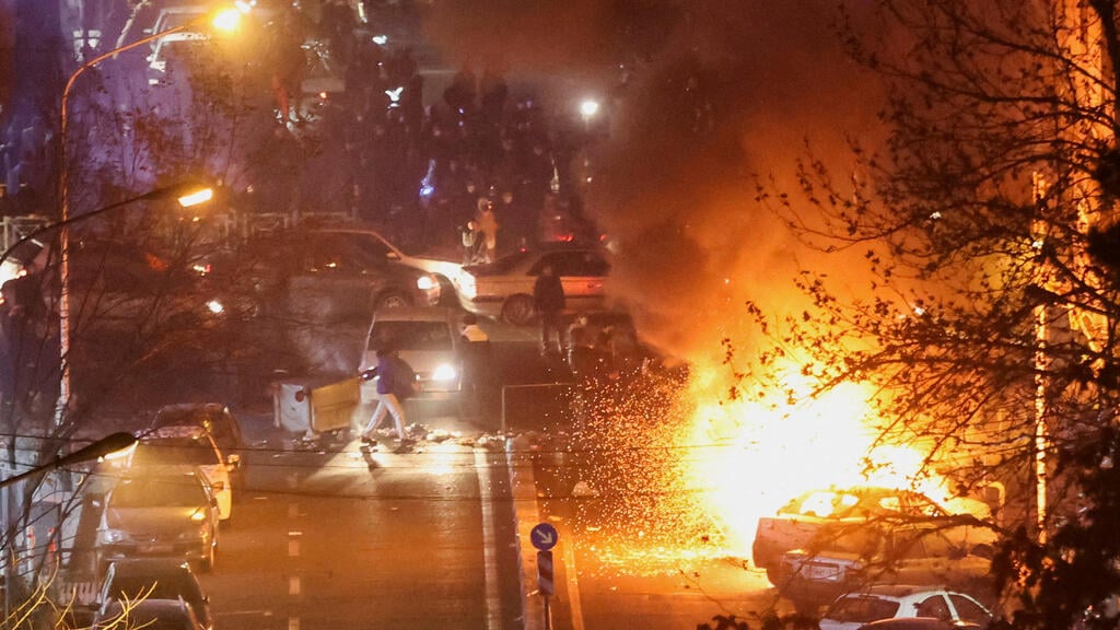 Tehran (Photo: Stringer/WANA (West Asia News Agency) via Reuters) מפגינים ב טהרן 8 בינואר 2026 מחאה איראן