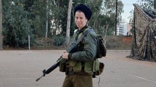 At 44, Israeli chemistry teacher enlists in IDF after canceling religious exemption