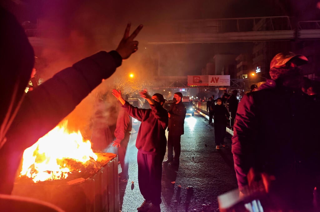 Photo: Anonymous/Getty Images מחאה מחאות הפגנה הפגנות איראן טהרן 8 בינואר