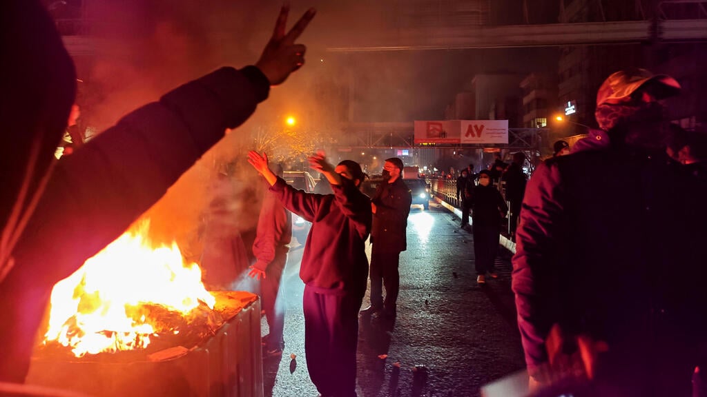Demonstration in Iran on the night of January 8, when regime violence escalated (Photo: Anonymous/Getty Images) מחאה מחאות הפגנה הפגנות איראן טהרן 8 בינואר